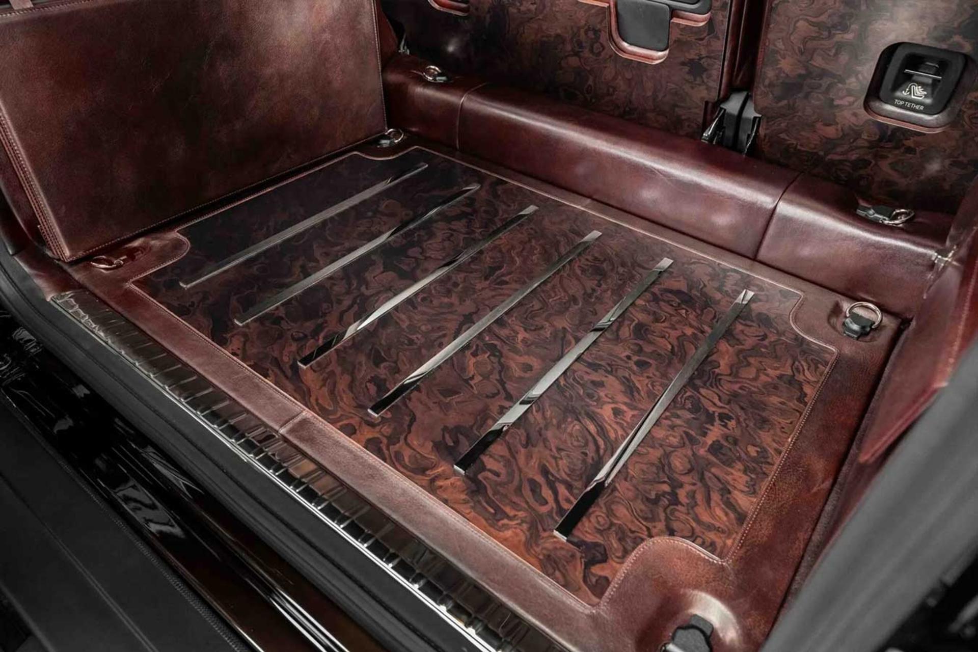 باک خودروی مرسدس G کلاس (Mercedes G-Class) با پوشش چرمی و طرح چوب