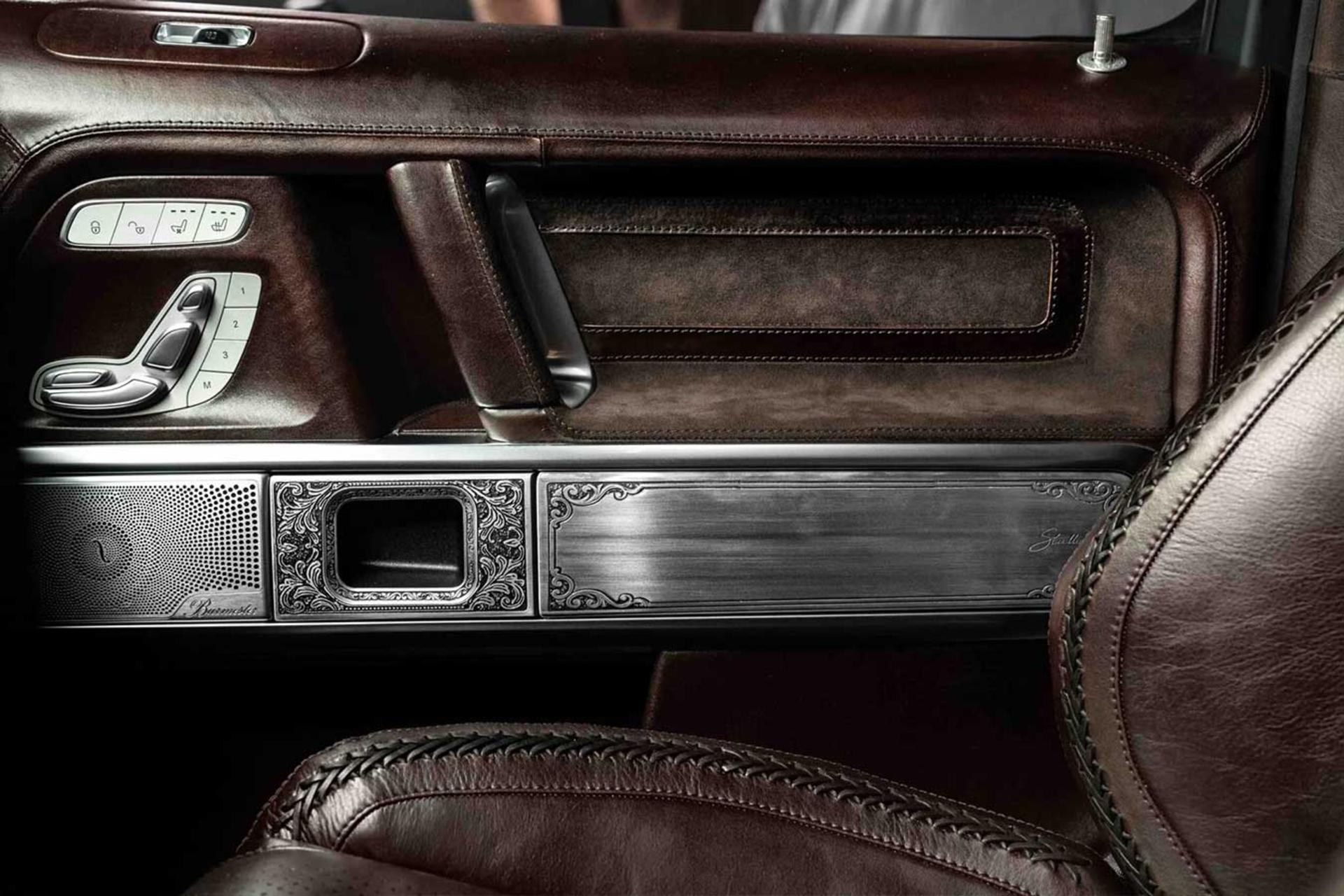 کابین لوکس مرسدس G کلاس (Mercedes G-Class) با چرم قهوه‌ای و تزئینات نقره‌ای