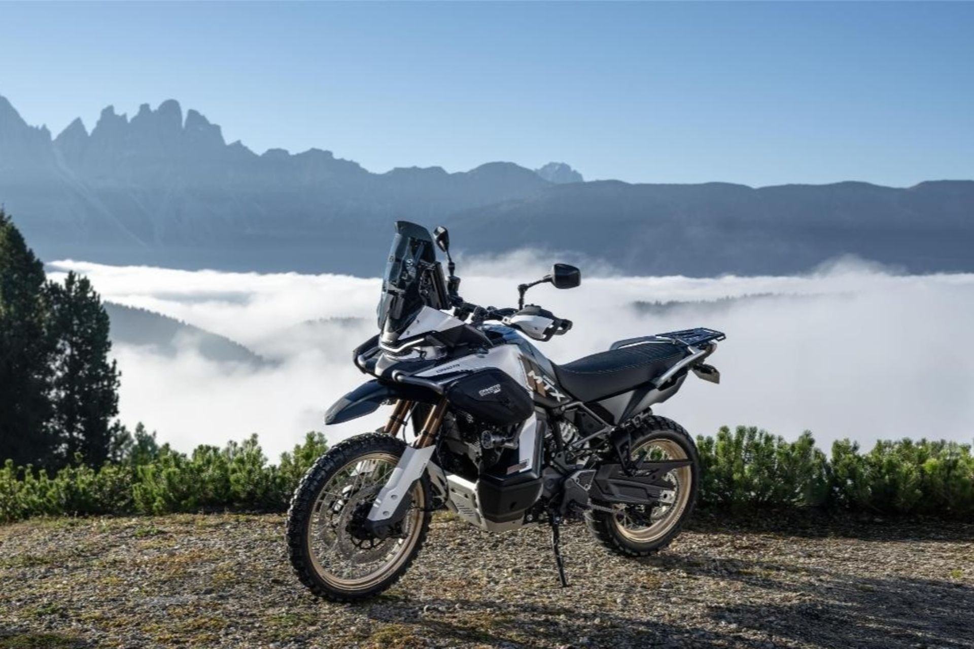 سواری موتورسیکلت ادونچر سی اف موتور 1000mt-x