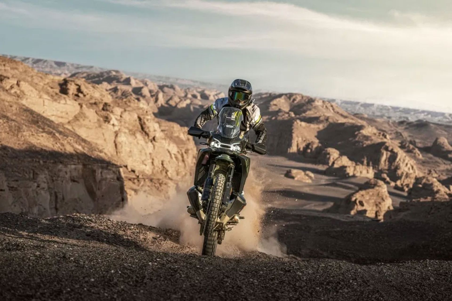 سواری موتورسیکلت ادونچر سی اف موتور 1000mt-x