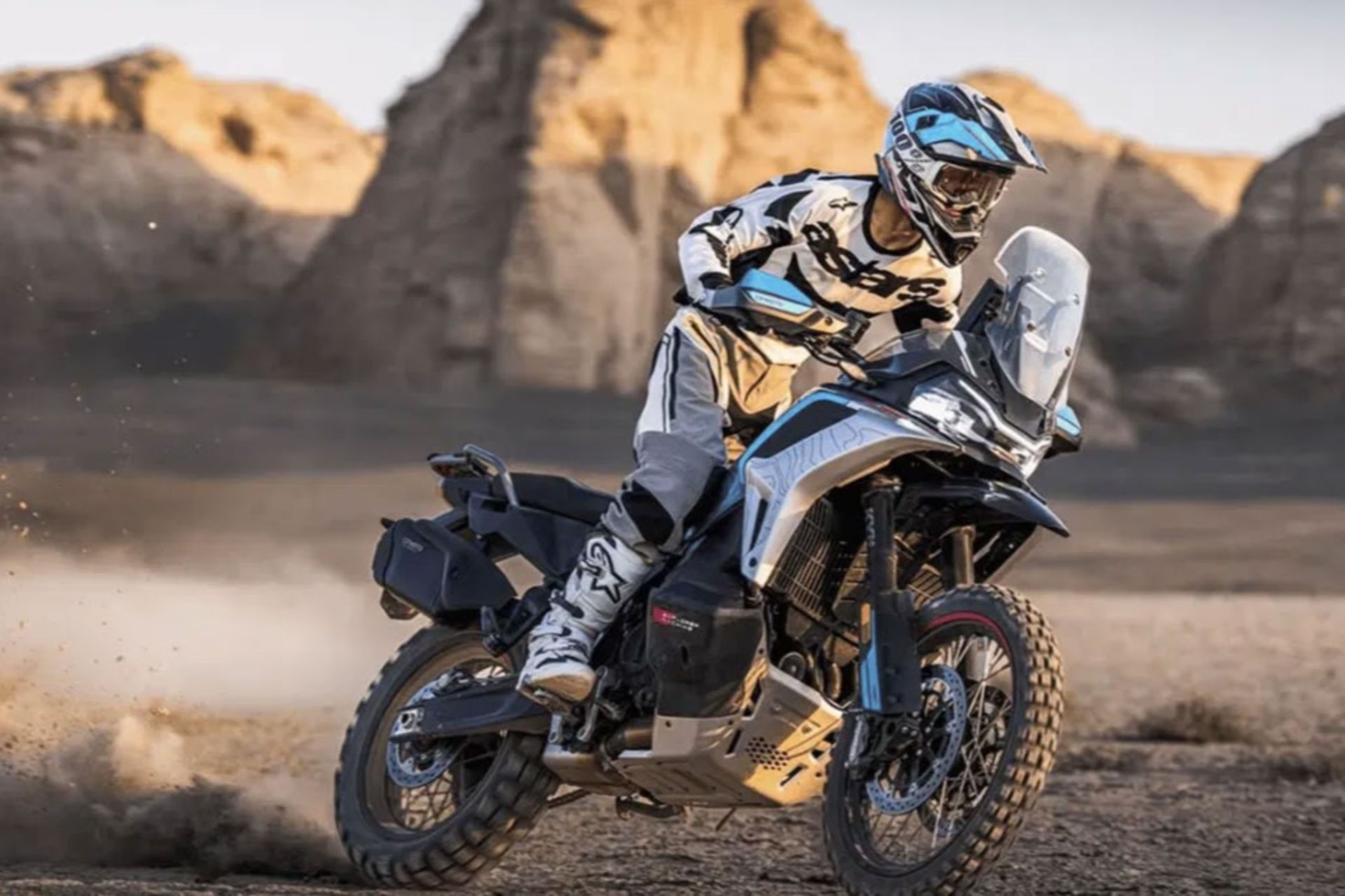 موتورسیکلت ادونچر سی اف موتور 1000mt-x آفرود