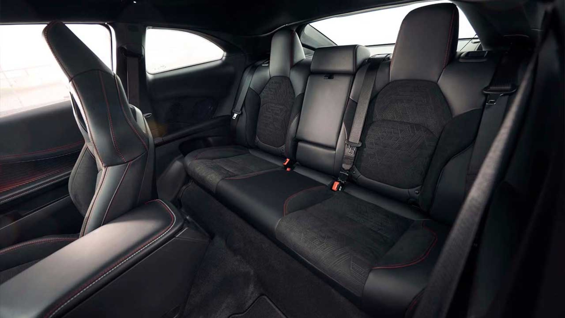 نبرد دوج چارجر و فورد موستانگ