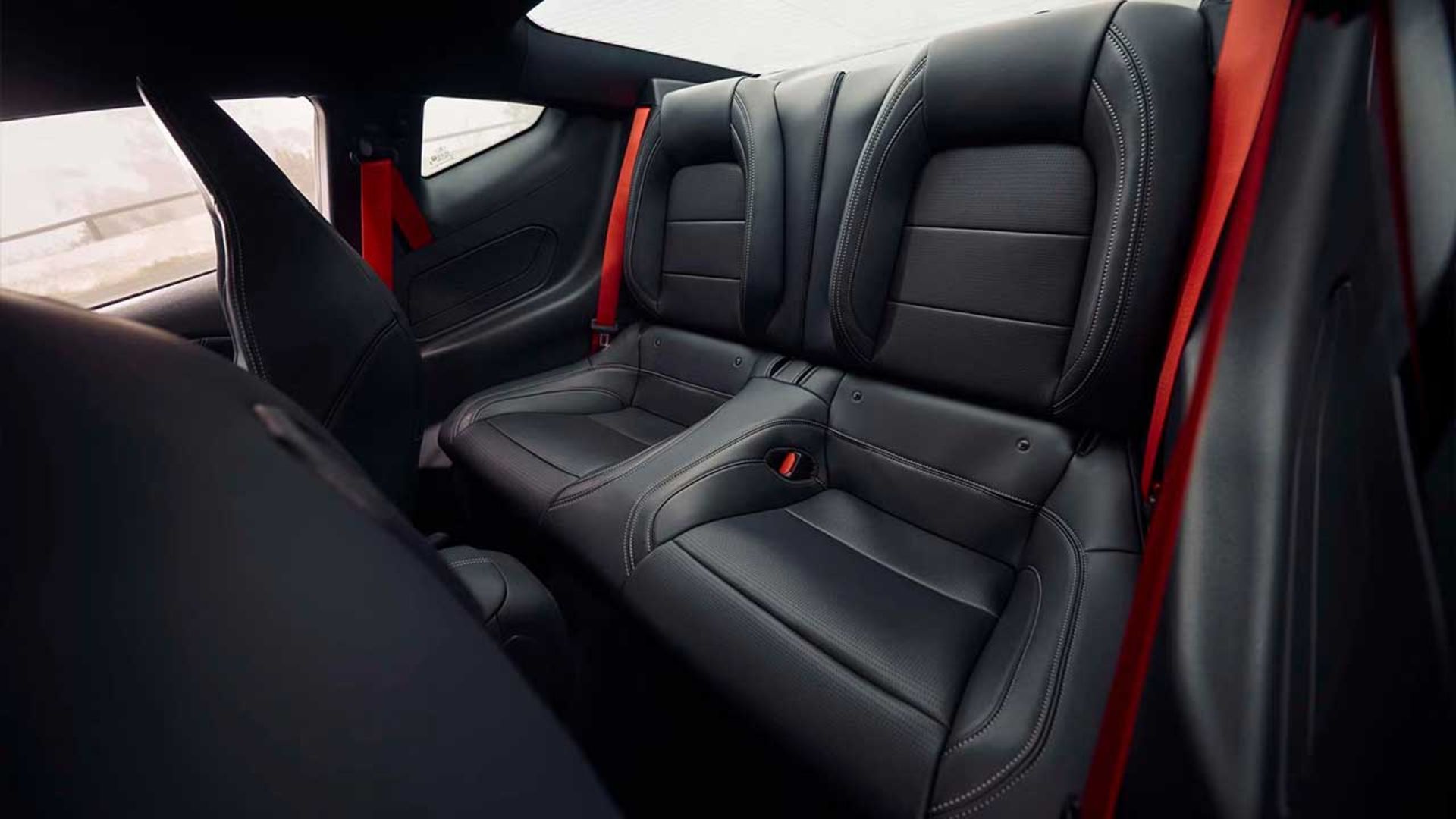 نبرد دوج چارجر و فورد موستانگ