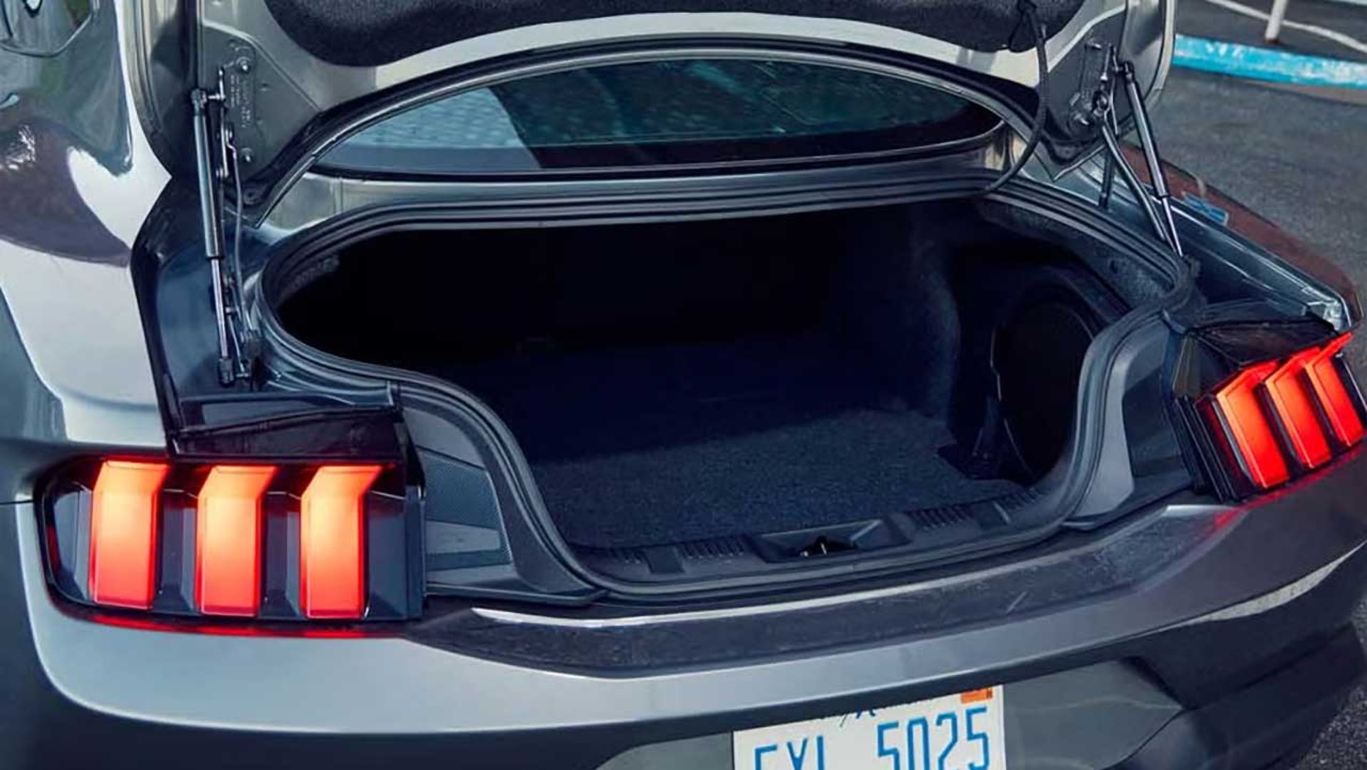 نبرد دوج چارجر و فورد موستانگ