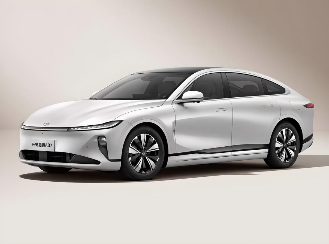 خودرو چانگان (Changan) مدل A07 با رنگ سفید و طراحی مدرن