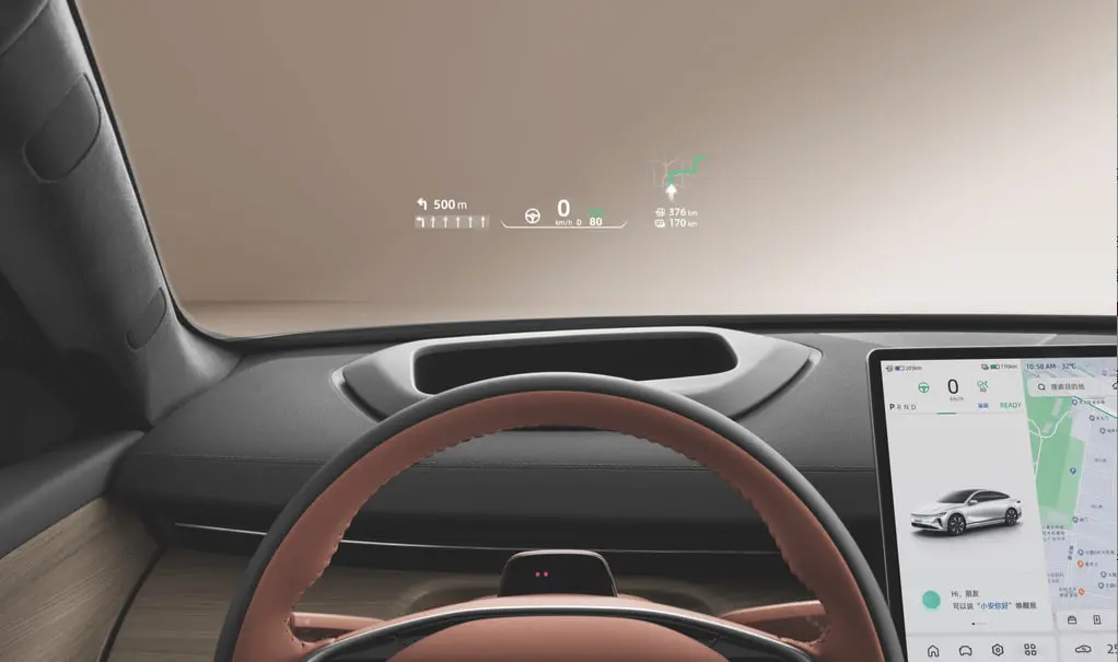 نمای داخلی و نمایشگر هدآپ (HUD) خودروی چانگان نوو A07 (Changan Novo A07)