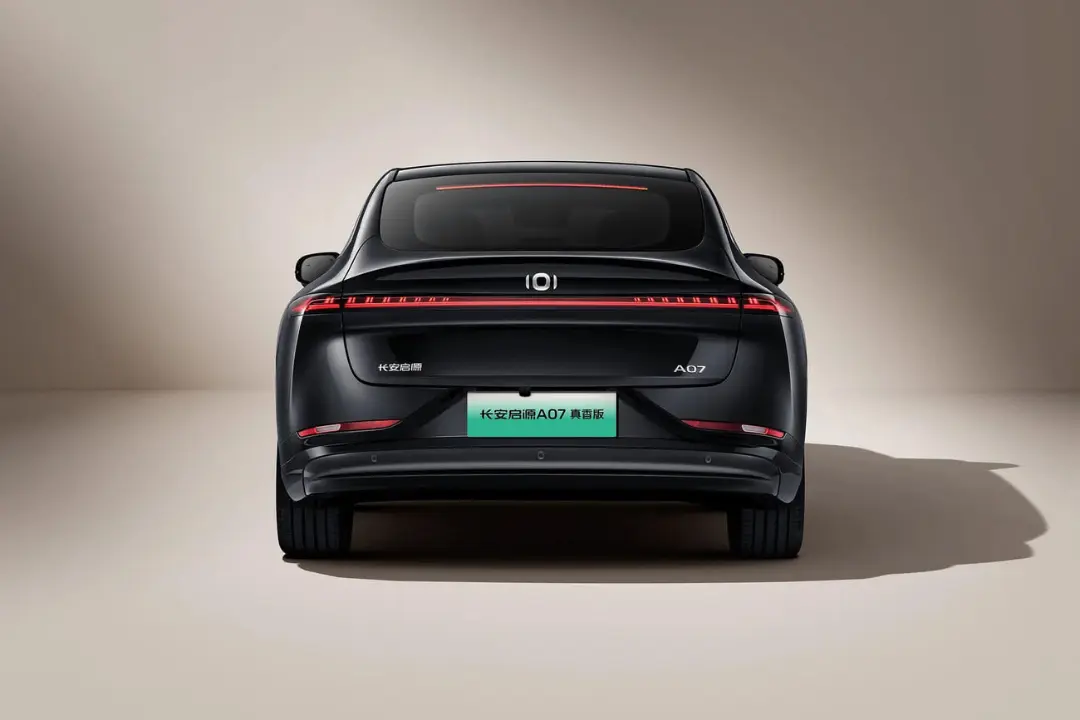 نمای عقب خودروی چانگان نوو A07 (Changan Novo A07) با طراحی مدرن
