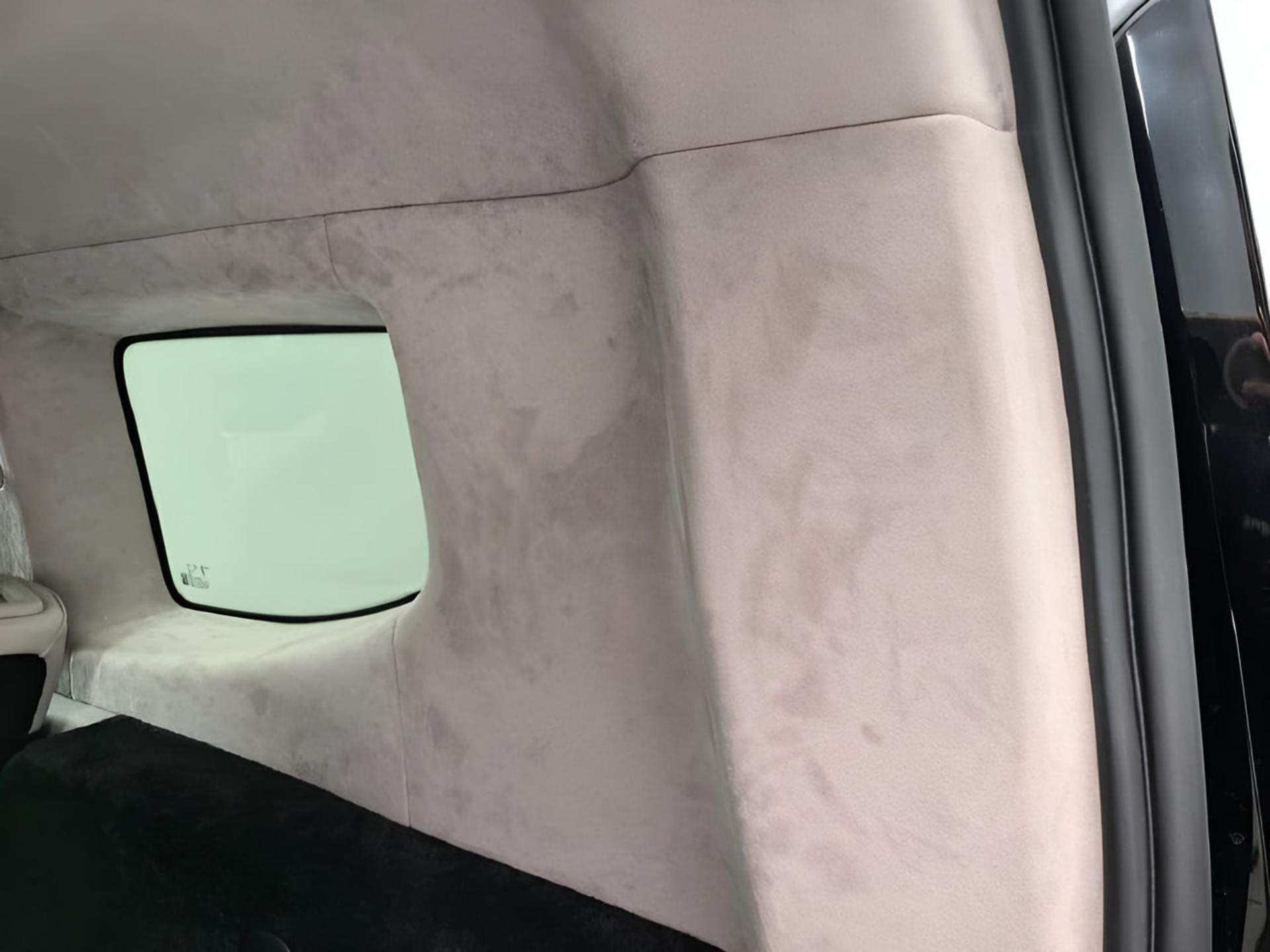 بخش داخلی کابین و پنجره عقب خودروی چری جتور (Chery Jetour) G700