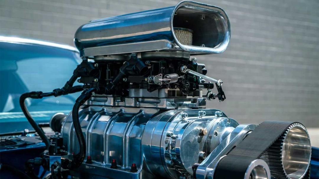 سوپرشارژر (Supercharger) براق و بازسازی شده روی موتور خودروی شورلت کامارو