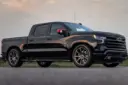 پیکاپ سیاه رنگ شورلت سیلورادو (Chevrolet Silverado) مدل ۲۰۲۶ با پکیج کالاوی