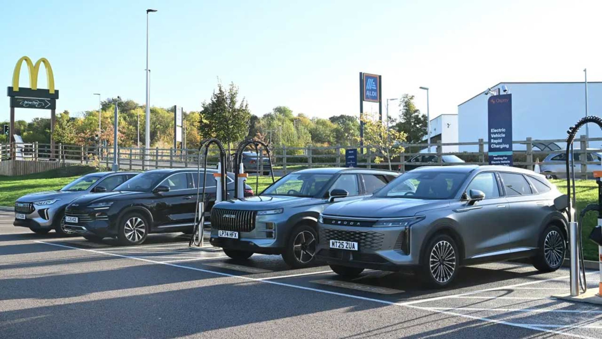 مقایسه بزرگ شاسی‌بلندهای هیبرید چینی