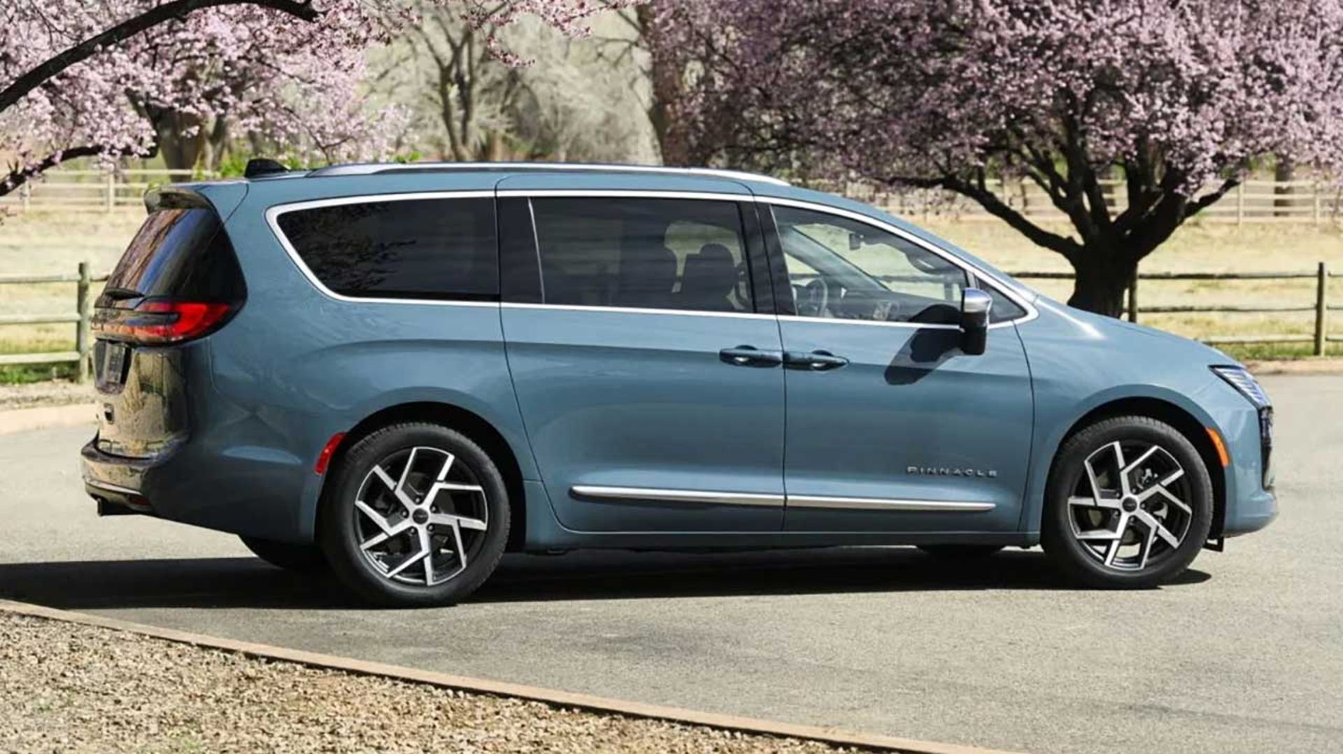 کرایسلر پاسیفیکا مدل 2027