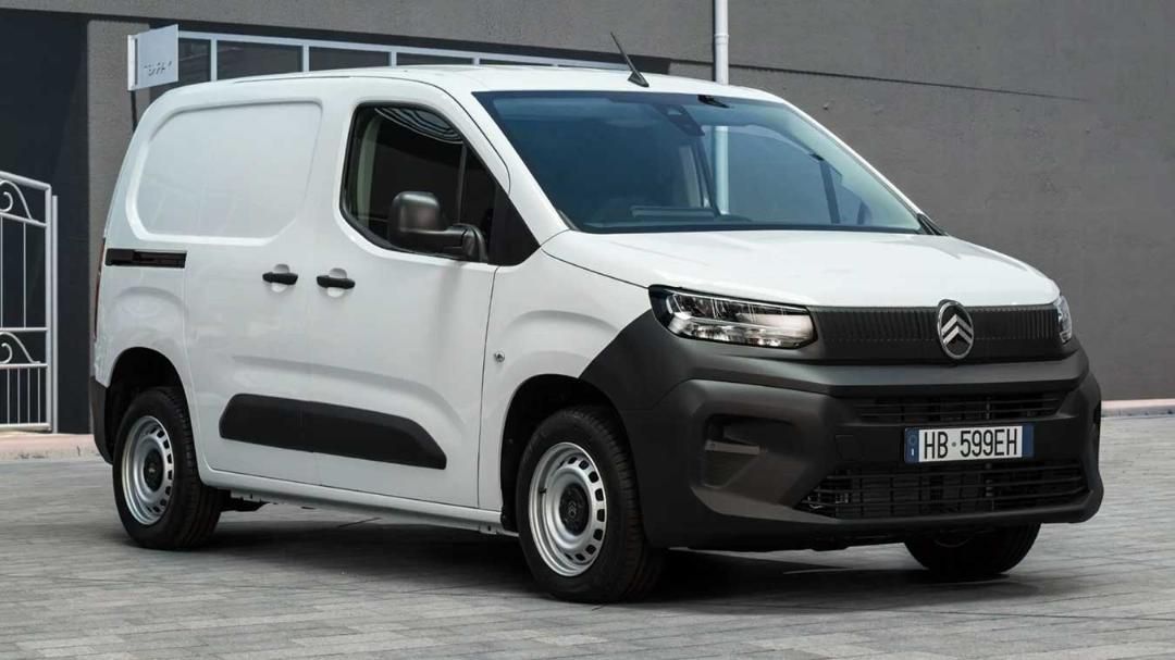 ون سفید سیتروئن (Citroën) مدل برلی با بدنه تجاری و در کشویی
