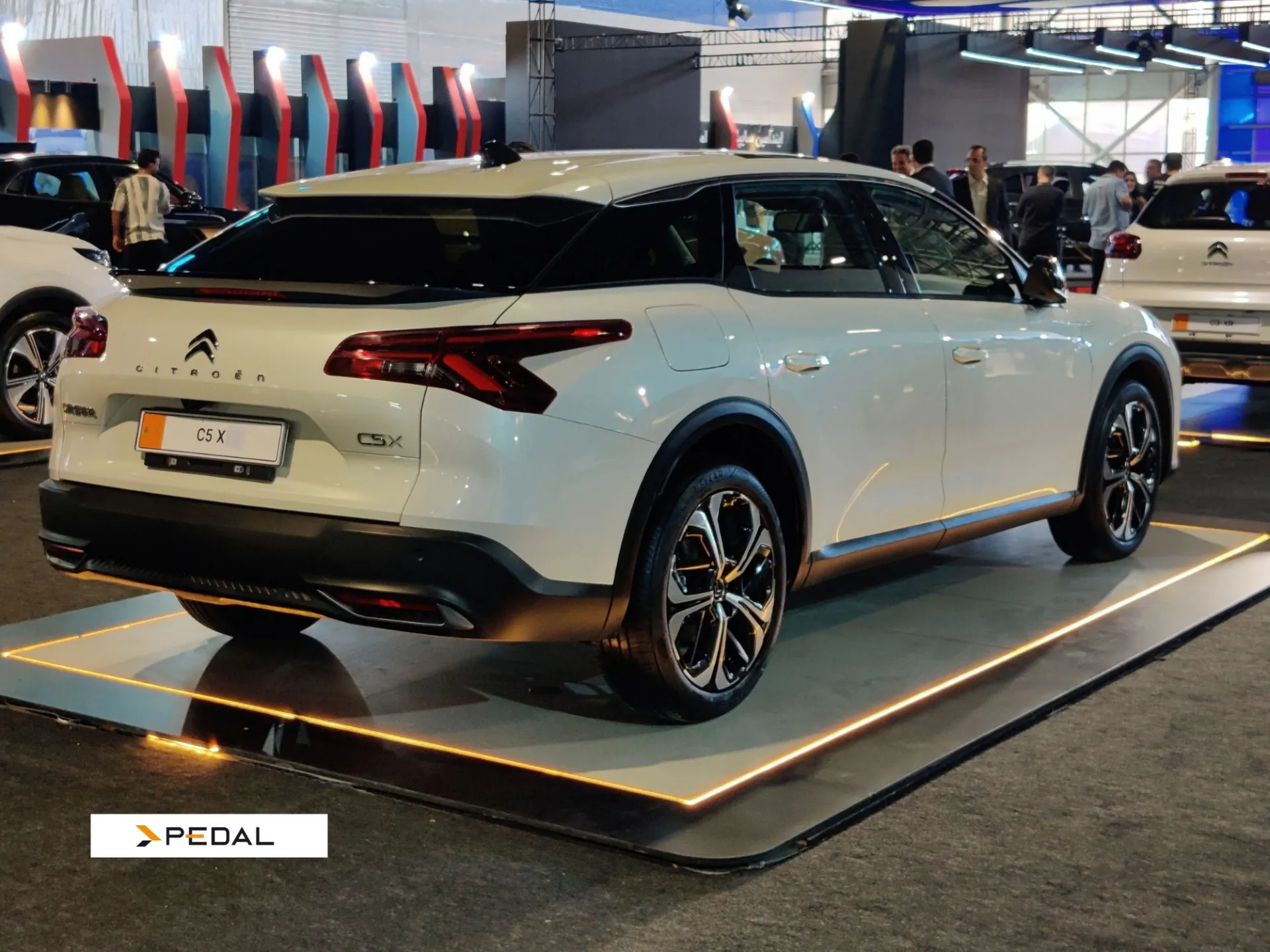 نمای جانبی سیتروئن c5 x