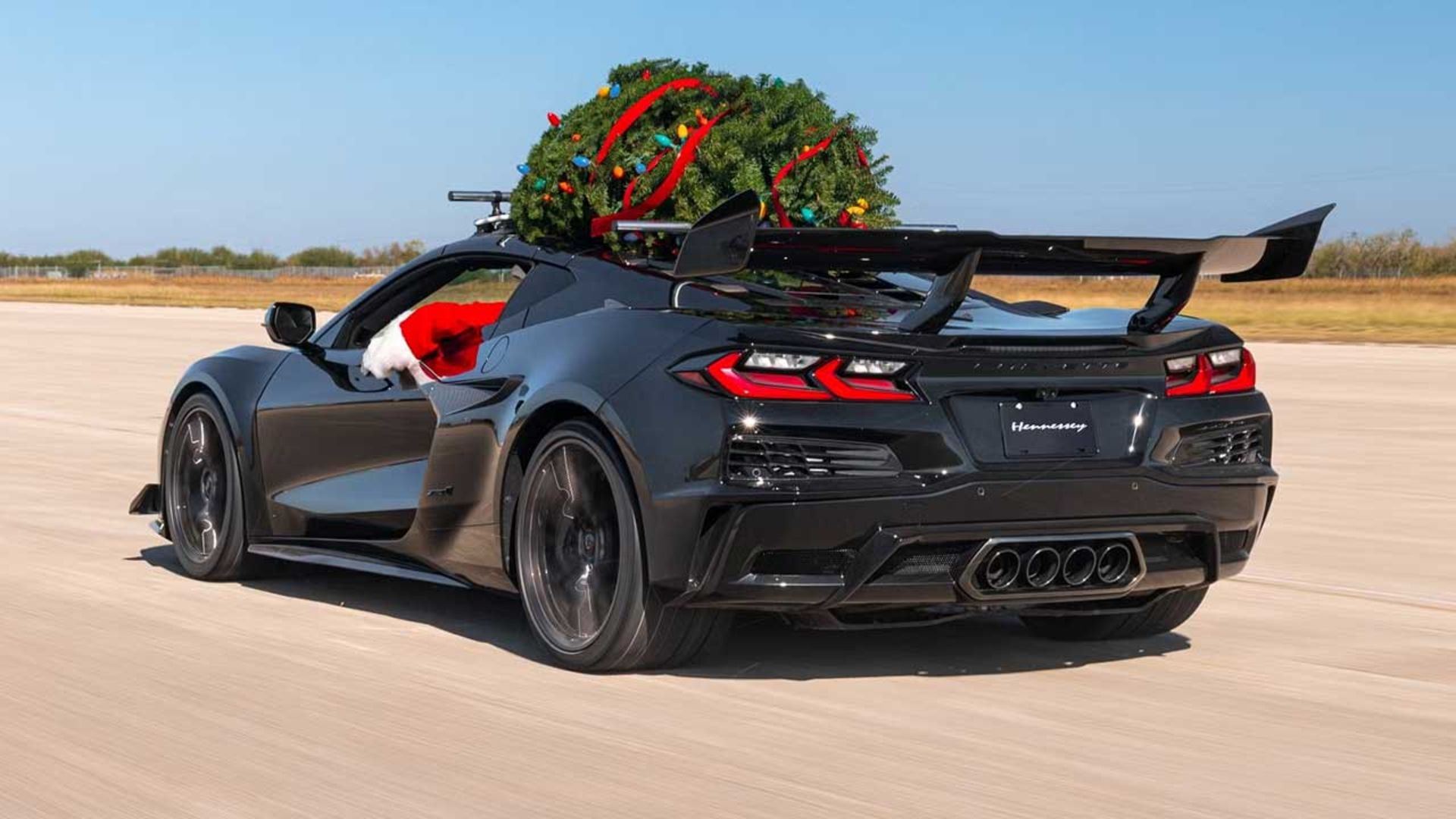 کوروت ZR1 با درخت کریسمس