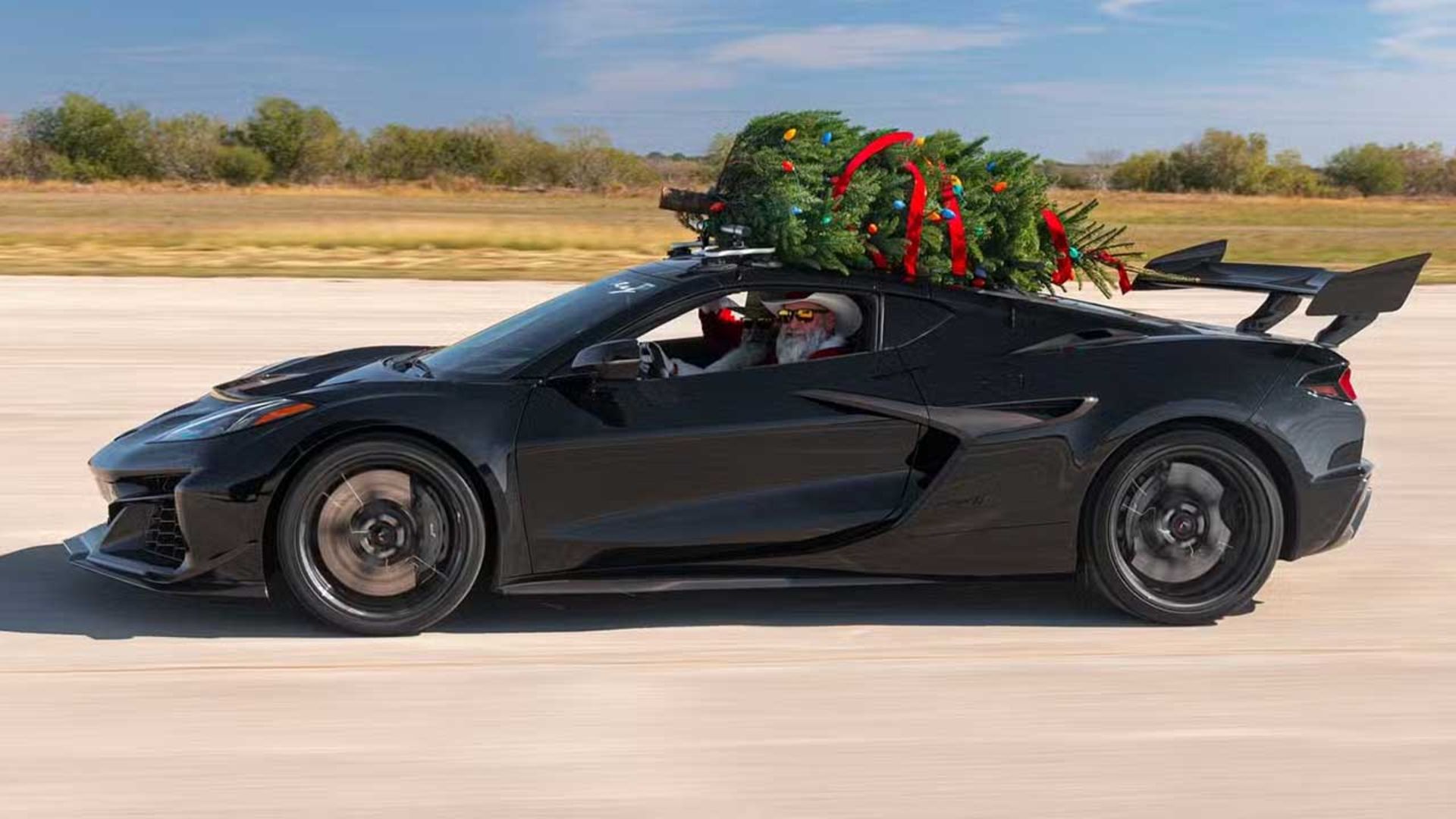 کوروت ZR1 با درخت کریسمس