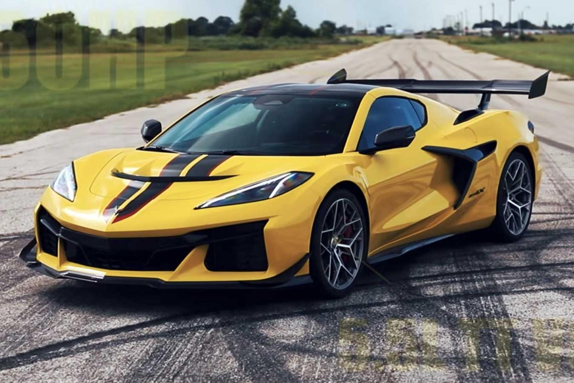 خودرو زرد رنگ شورلت کوروت (Chevrolet Corvette) ZR1X در پیست مسابقه