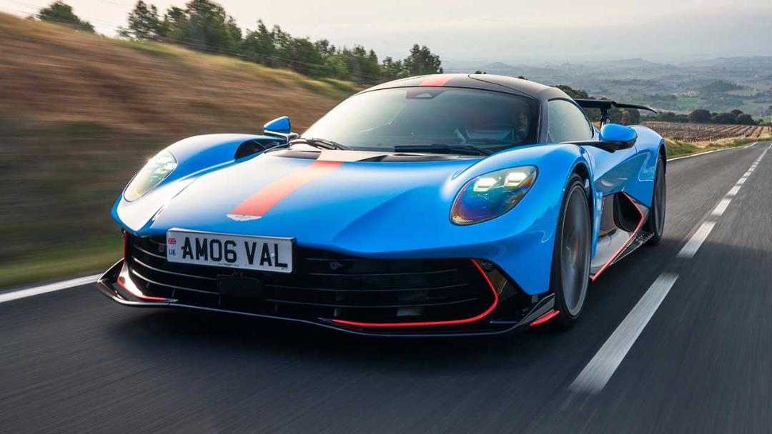 کوروت ZR1X در برابر آستون‌مارتین والهالا