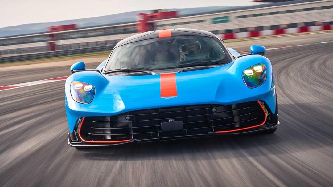کوروت ZR1X در برابر آستون‌مارتین والهالا
