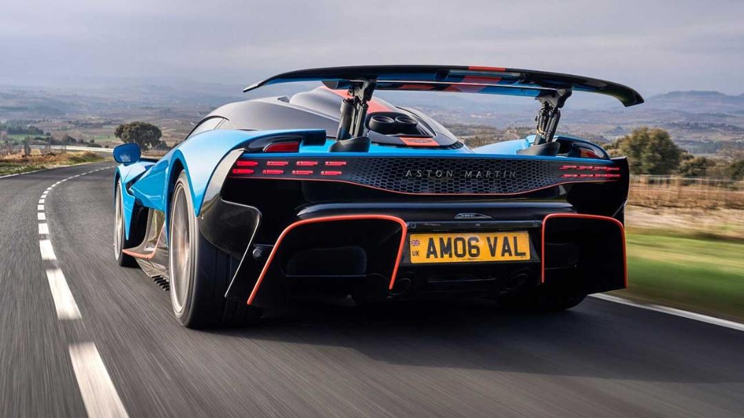 کوروت ZR1X در برابر آستون‌مارتین والهالا