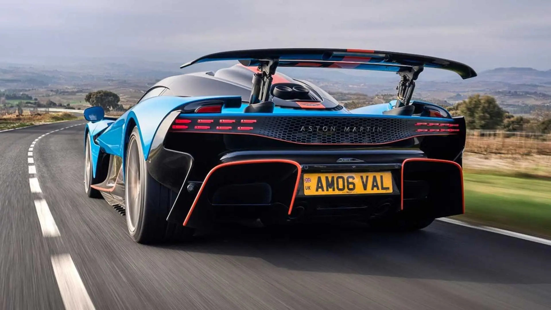 کوروت ZR1X در برابر آستون‌مارتین والهالا