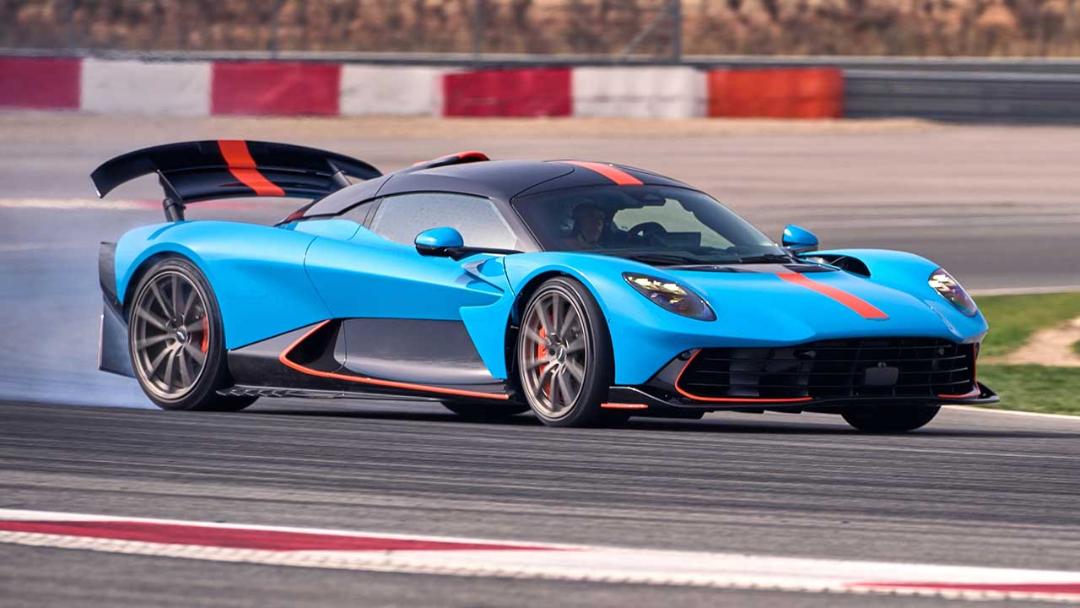 کوروت ZR1X در برابر آستون‌مارتین والهالا