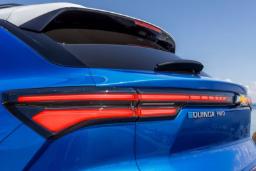 چراغ‌های عقب و نشان مدل Equinox AWD خودروی شورولت آبی رنگ