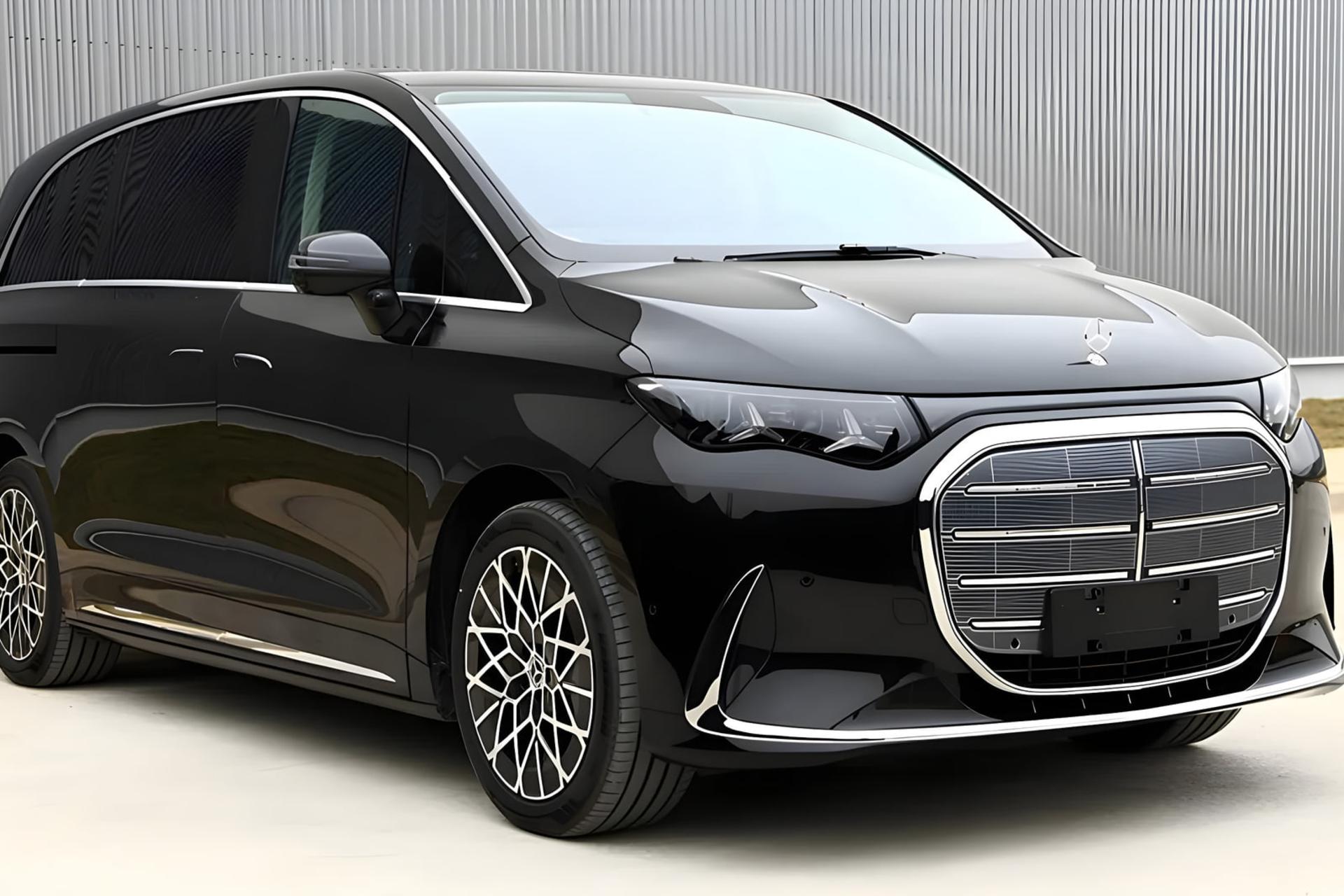 ون لوکس برقی مرسدس بنز (Mercedes-Benz) با بدنه مشکی و طراحی مدرن
