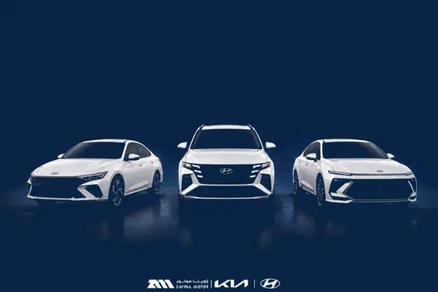 سه خودروی سفید برند هیوندای (Hyundai) و کیا (Kia) عرضه شده توسط زاویناموتور
