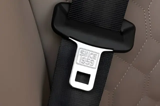 کمربند ایمنی (Seatbelt) با نشان سال ۱۹۵۹ در خودروی ولوو (Volvo)