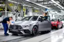 خودروی مرسدس بنز (Mercedes-Benz) در خط مونتاژ کارخانه خودروسازی