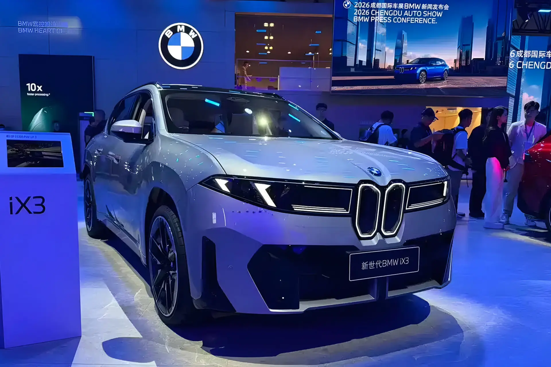 خودرو برقی بی‌ام دبلیو (BMW) مدل iX3 در نمایشگاه اتومبیل