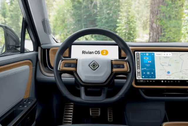 نمای داخلی کابین خودروی ریویان (Rivian) با سیستم‌عامل Rivian OS 2