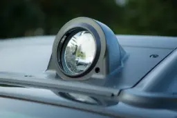چراغ مه بیرونی (Fog Light) نصب شده روی بدنه نیسان ایکس‌ترا (Nissan Xterra)