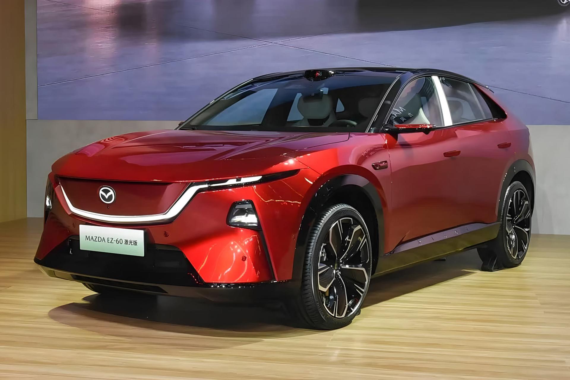 خودروی مزدا EZ-60 (Mazda CX-6e) با رنگ قرمز و سیستم رانندگی خودکار