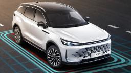 خودرو بایک X7 (BAIC X7) در حال انجام آزمون ایمنی فعال