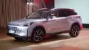 خودرو بایک ایکس ۷ (BAIC X7) با رنگ نقره‌ای در نمایشگاه
