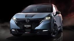 خودروی نیسان نوت آورا نیسمو (Nissan Note Aura Nismo) با رنگ آبی متالیک و تزئینات مشکی