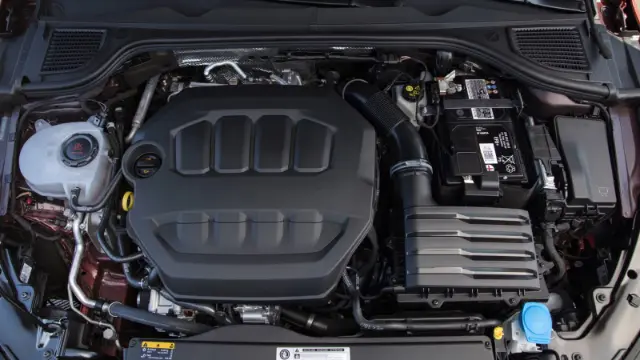 موتور توربوی ۲ لیتری (2.0-liter) خودروی فولکس‌واگن (Volkswagen) در محفظه موتور