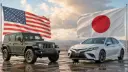 خودروهای جیپ (Jeep) آمریکایی و تویوتا (Toyota) ژاپنی در کنار پرچم‌های دو کشور