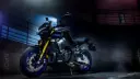 موتورسیکلت یاماها (Yamaha) مدل MT-10 مدل ۲۰۲۶ با رنگ مشکی و رینگ‌های آبی
