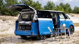 تخت‌خواب و تجهیزات کمپینگ در صندوق عقب فولکس‌واگن آی‌دی کالیفرنیا کروز (Volkswagen ID. California Cruise)