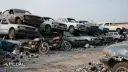 خودروهای قدیمی و اسقاطی انباشته شده در یک مجموعه بازیافت خودرو
