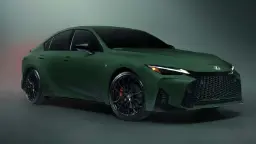 خودروی لکسوس IS (Lexus IS) مدل ۲۰۲۷ با رنگ سبز مات و طراحی جدید