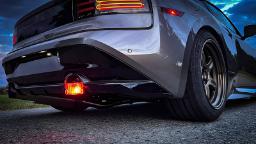چراغ مه شکن عقب (Rear Fog Light) در نمای نزدیک از بدنه خودرو