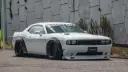 دوج چلنجر (Dodge Challenger) سفید با کیت بدنه عریض لیبرتی‌واک (Liberty Walk)