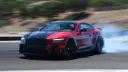 بنتلی سوپراسپرتس (Bentley Supersports) قرمز رنگ در حال دریفت کشیدن در پیست مسابقه