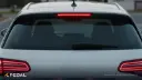 چراغ ترمز سوم (Third Brake Light) روشن در قسمت بالای شیشه عقب خودرو