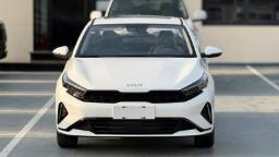 نمای جلوی خودروی سفید کیا K3 (Kia K3) مدل ۲۰۲۶