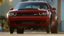 خودروی دوج چلنجر SRT دیمن (Dodge Challenger SRT Demon) قرمز رنگ در حال حرکت در پیست